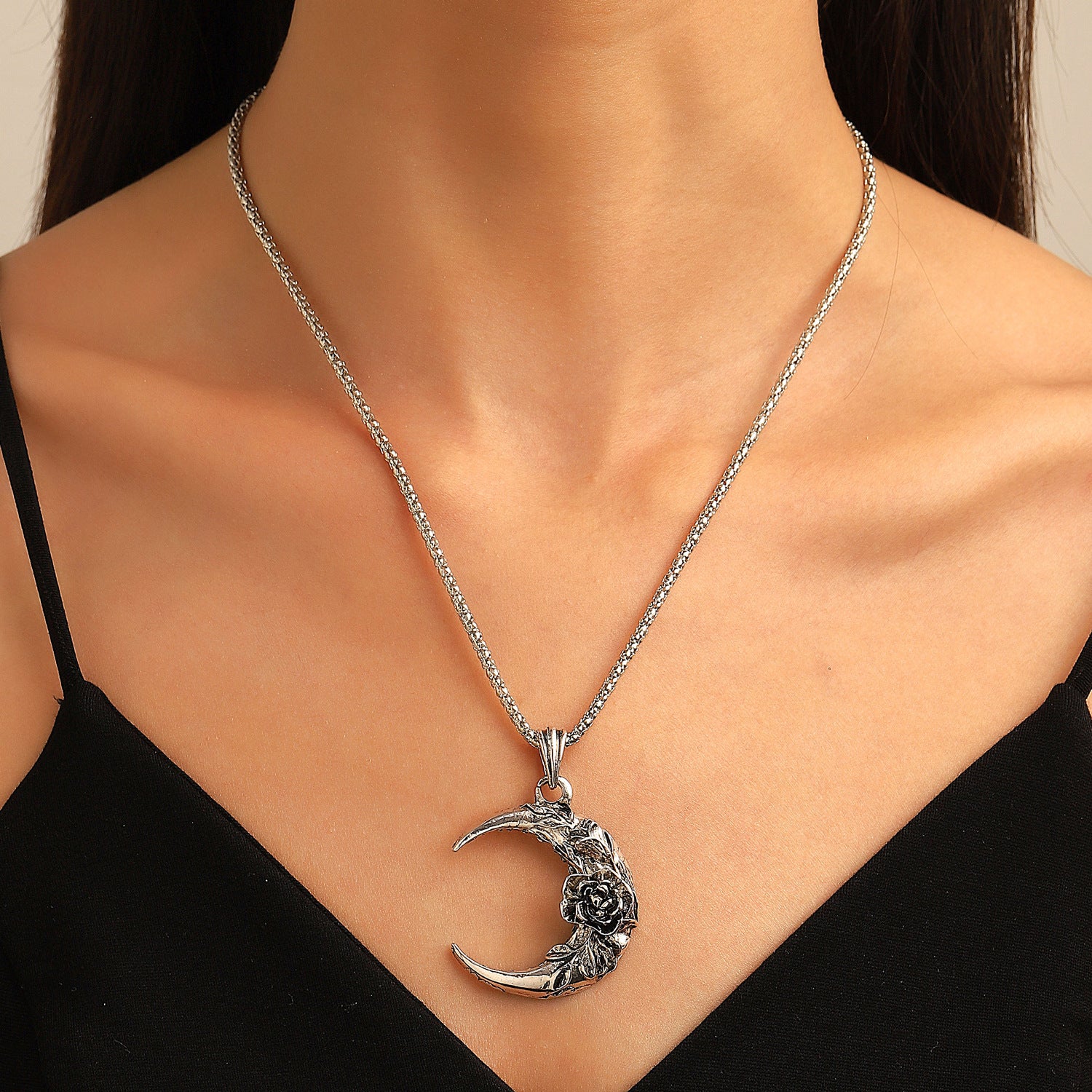 Wholesale Love Rose Necklace Gothic Wrapped Flower Heart-shaped Clavicle Chain Valentine's Day